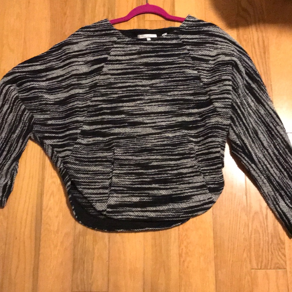 Long sleeve with pockets . Super comfy